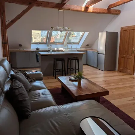 Charming With Easy Access To Berlin Apartment *