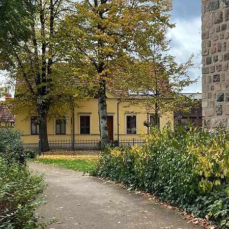 Charming With Easy Access To Berlin Apartment
