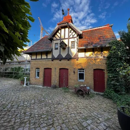Charming With Easy Access To Berlin *