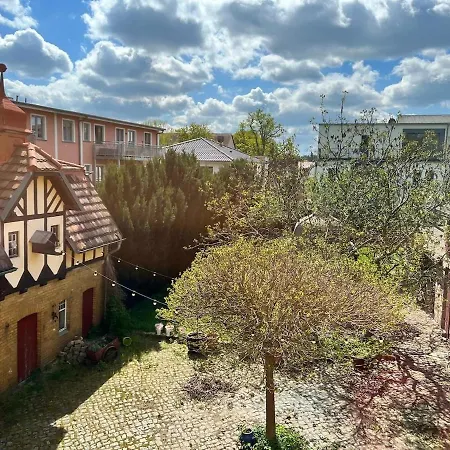 Charming With Easy Access To Berlin Apartment